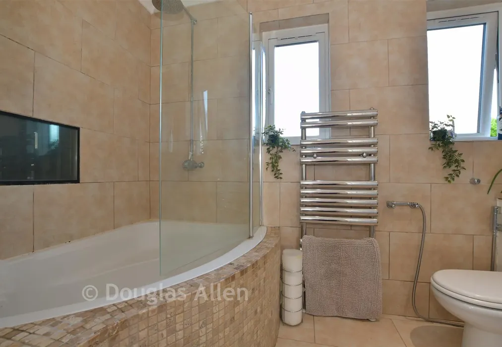 Bathroom - Tollgate Road, London - Wards of Kent