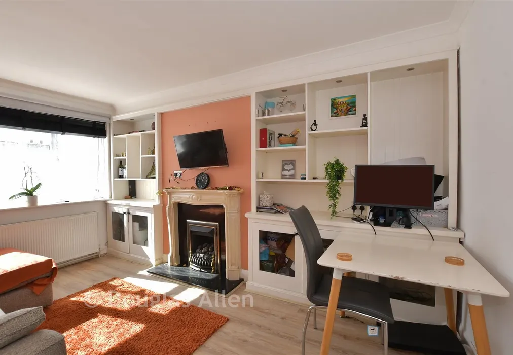 Lounge/Dining Room - Tollgate Road, London - Wards of Kent