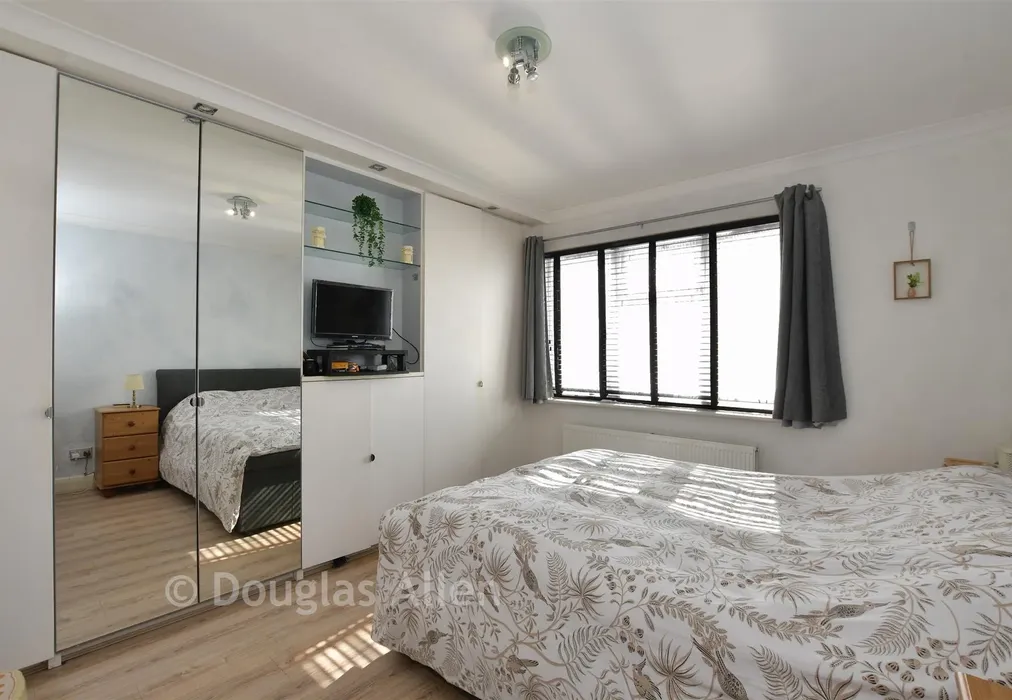 Bedroom 1 - Tollgate Road, London - Wards of Kent