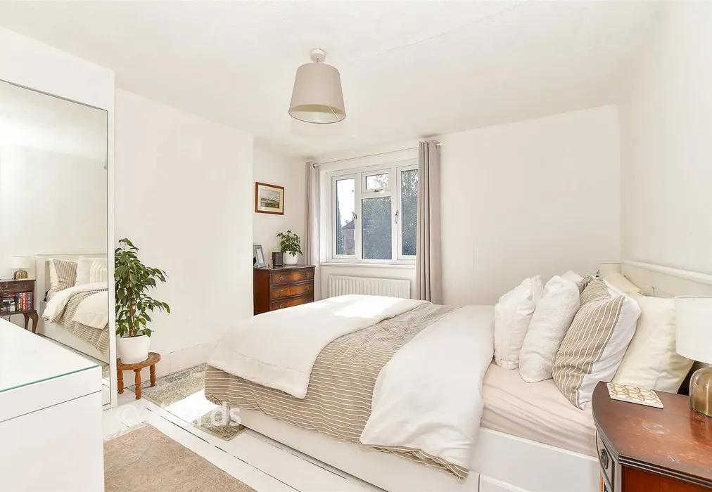Bedroom 1 - Howland Road, Marden, Tonbridge, Kent - Wards of Kent