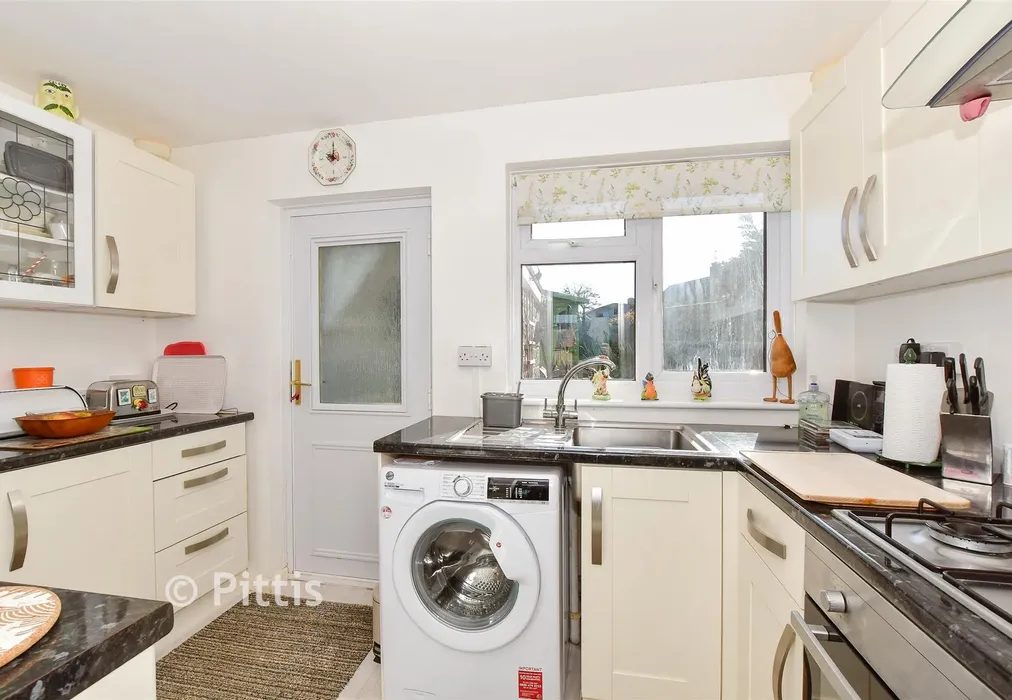 Kitchen - Lower Furlongs, Brading, Sandown, Isle of Wight - Wards of Kent