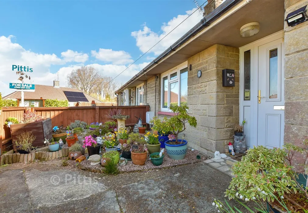 Front Garden - Lower Furlongs, Brading, Sandown, Isle of Wight - Wards of Kent