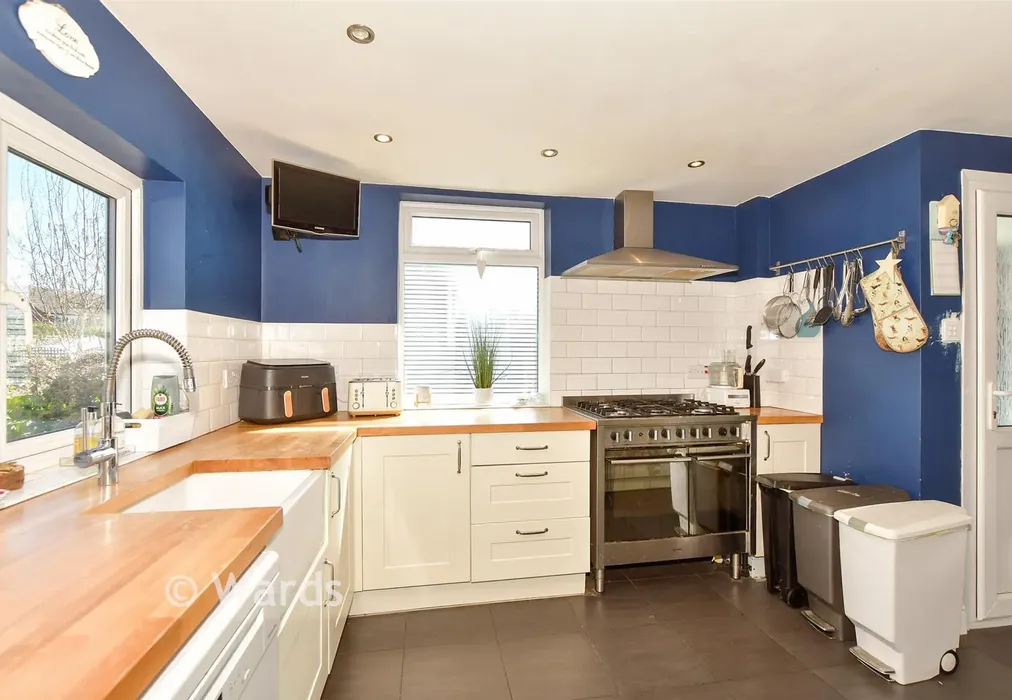 Kitchen - Holmscroft Road, Beltinge, Herne Bay, Kent - Wards of Kent