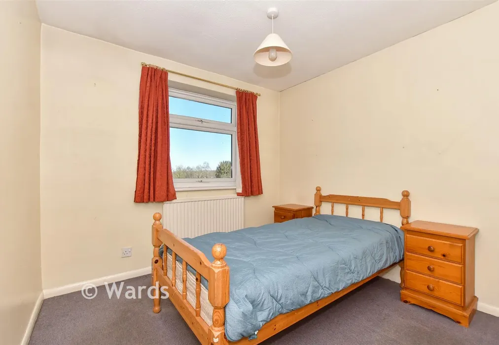 Bedroom 1 - High Trees Close, Willesborough, Ashford, Kent - Wards of Kent