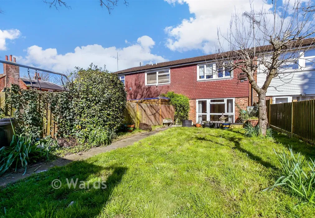 Rear Garden - High Trees Close, Willesborough, Ashford, Kent - Wards of Kent