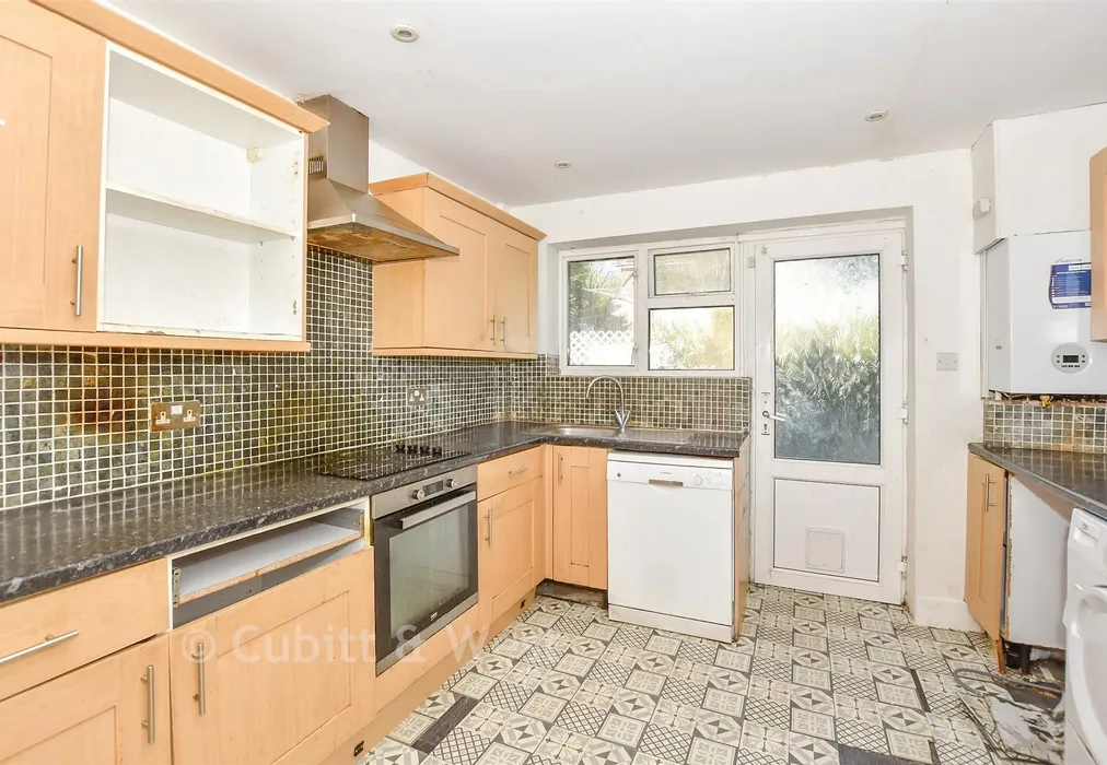 Kitchen - Balsdean Road, Woodingdean, Brighton, East Sussex - Wards of Kent