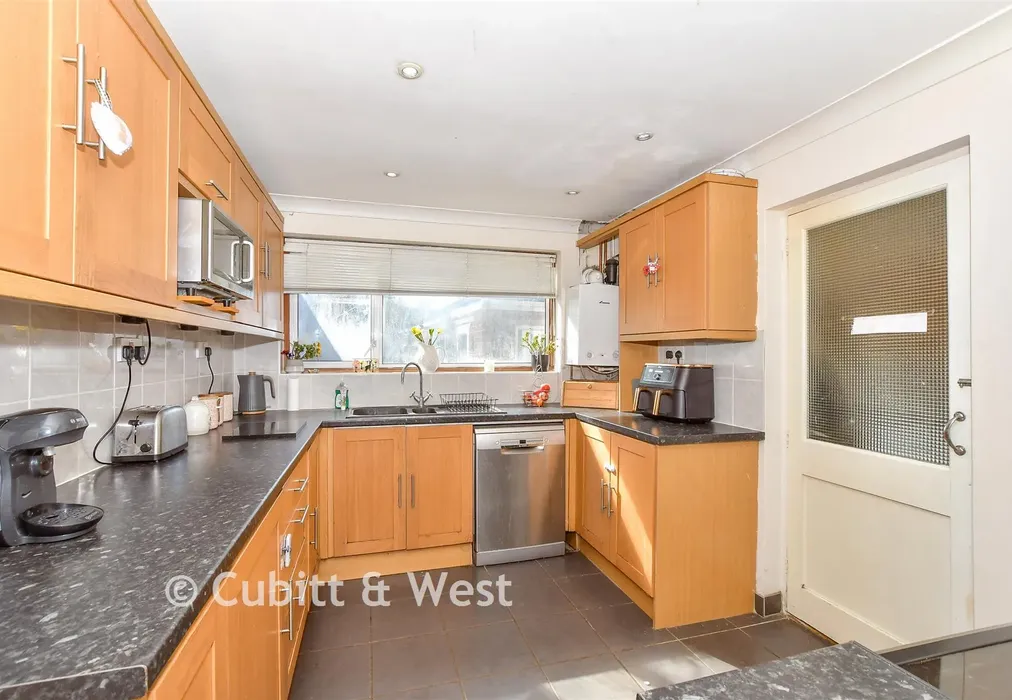Kitchen - Elmleigh Road, Havant, Hampshire - Wards of Kent