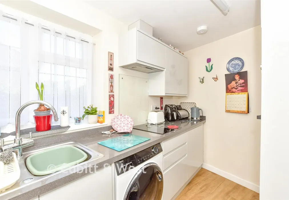 Kitchen - Elmleigh Road, Havant, Hampshire - Wards of Kent