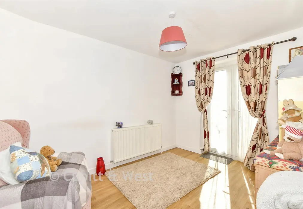 Annexe Bedroom 2 - Elmleigh Road, Havant, Hampshire - Wards of Kent
