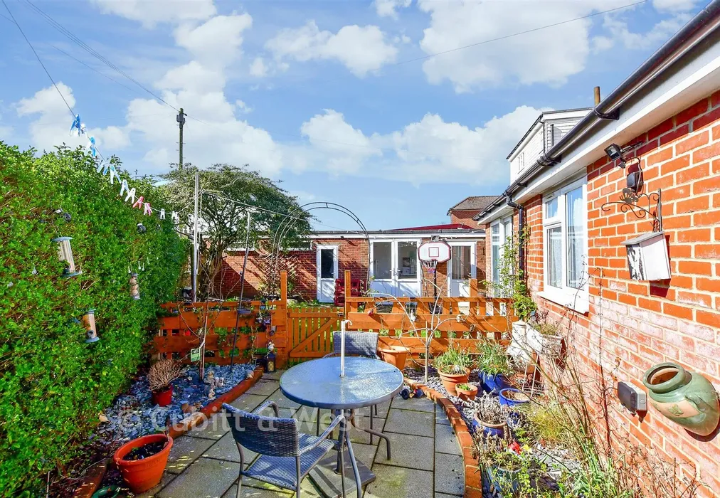 Rear Garden - Elmleigh Road, Havant, Hampshire - Wards of Kent