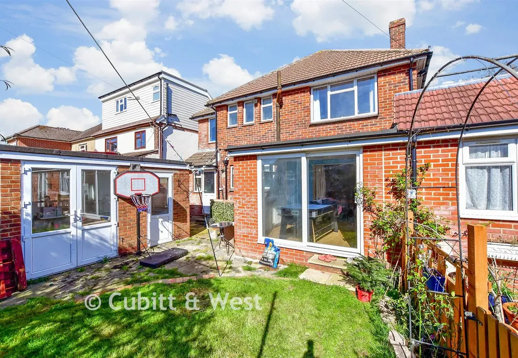 Rear Garden - Elmleigh Road, Havant, Hampshire - Wards of Kent