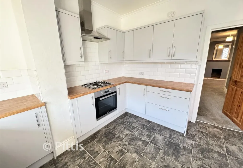 Kitchen - Gordon Road, Cowes, Isle of Wight - Wards of Kent