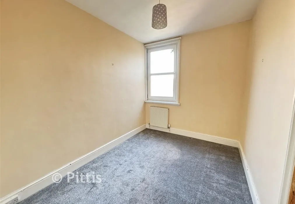Bedroom - Gordon Road, Cowes, Isle of Wight - Wards of Kent