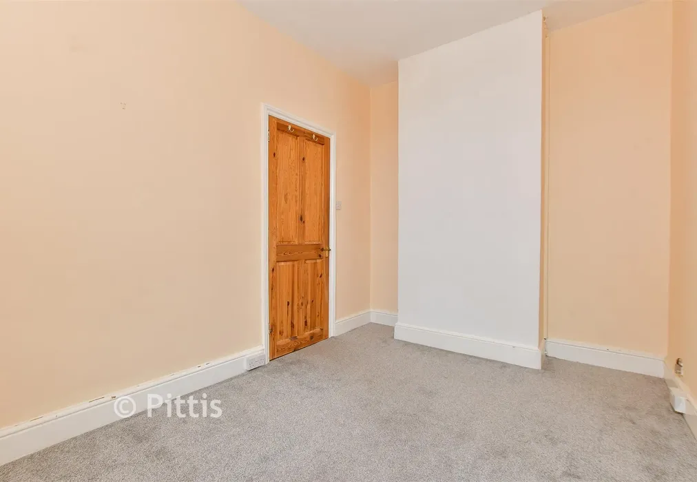 Bedroom 2 - Gordon Road, Cowes, Isle of Wight - Wards of Kent