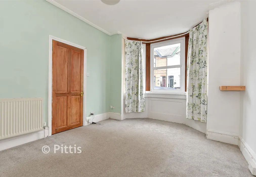 Lounge - Gordon Road, Cowes, Isle of Wight - Wards of Kent