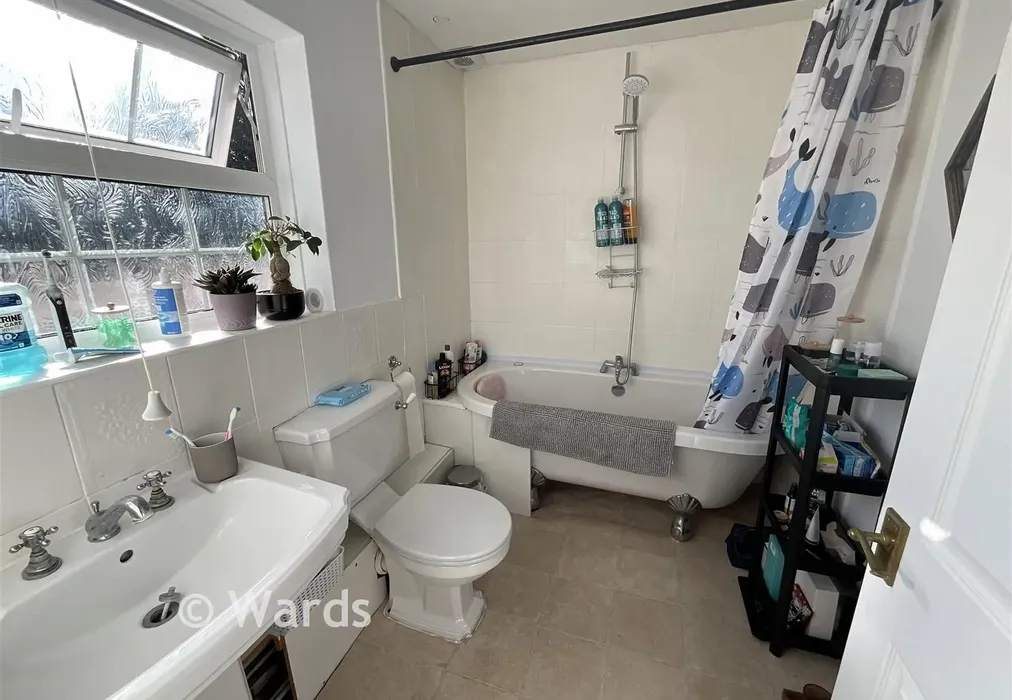 Bathroom - New Hythe Lane, Larkfield, Aylesford, Kent - Wards of Kent