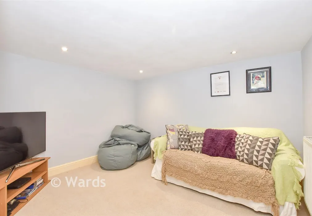 Family Room - New Hythe Lane, Larkfield, Aylesford, Kent - Wards of Kent