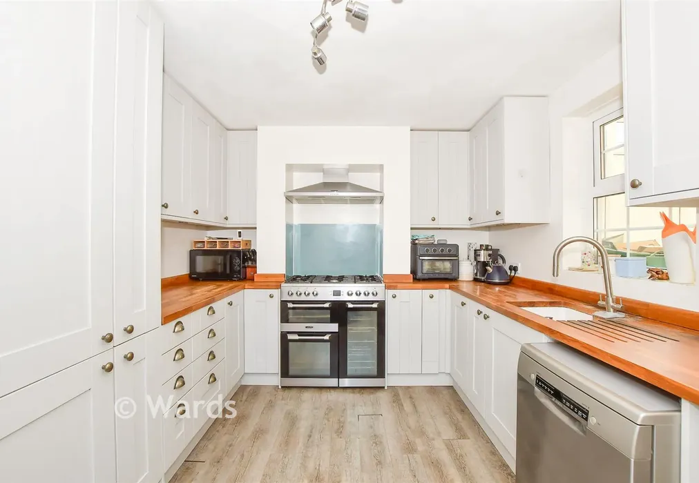 Kitchen - New Hythe Lane, Larkfield, Aylesford, Kent - Wards of Kent