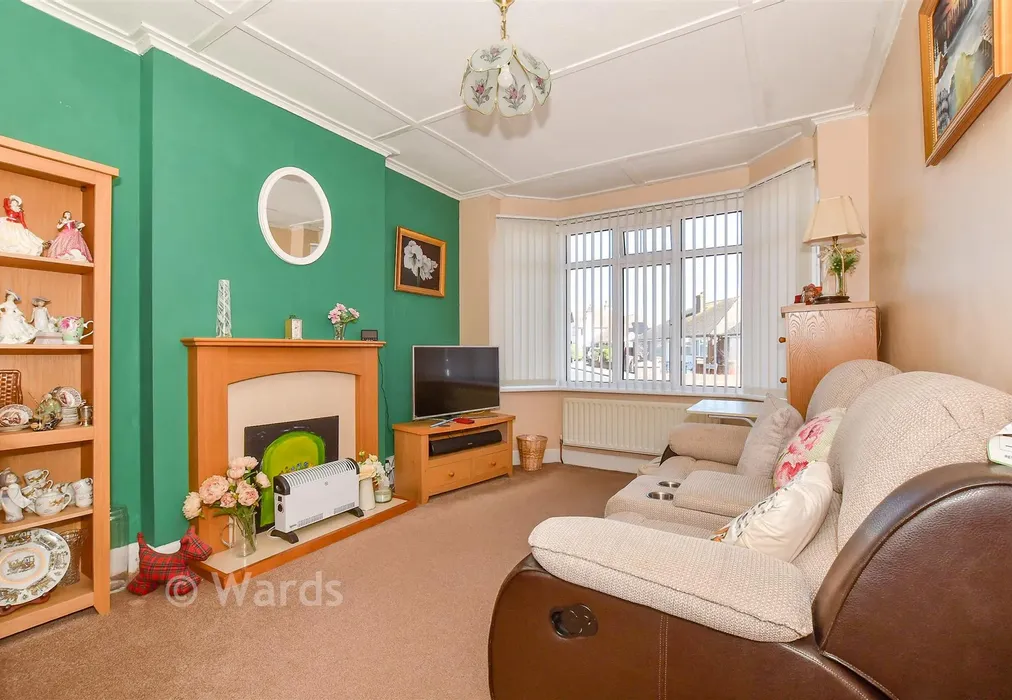 Lounge - Albany Drive, Herne Bay, Kent - Wards of Kent