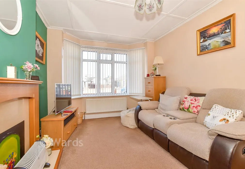 Lounge - Albany Drive, Herne Bay, Kent - Wards of Kent