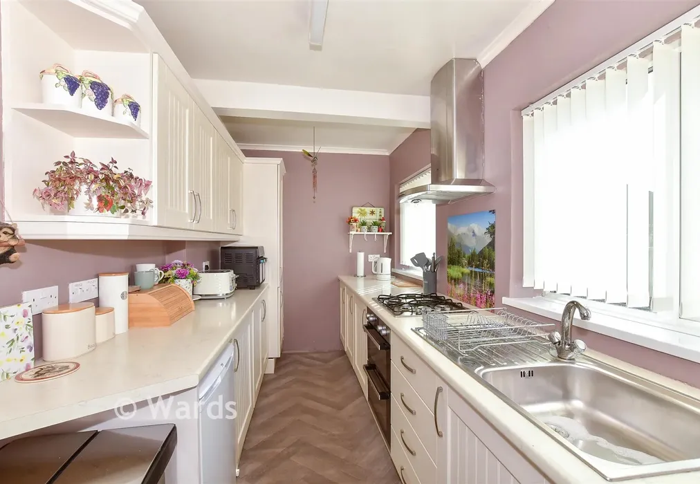 Kitchen - Albany Drive, Herne Bay, Kent - Wards of Kent