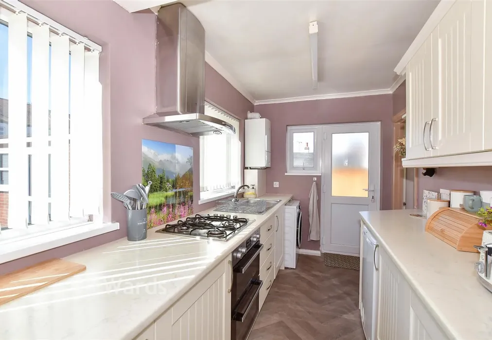 Kitchen - Albany Drive, Herne Bay, Kent - Wards of Kent