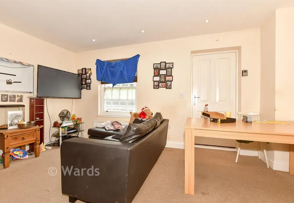 Lounge - Queens Courtyard, Dover, Kent - Wards of Kent