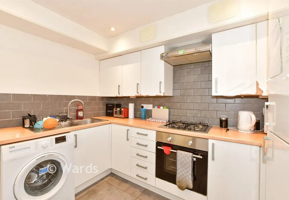 Kitchen - Queens Courtyard, Dover, Kent - Wards of Kent