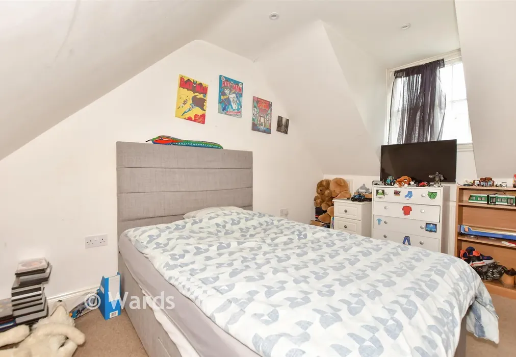 Bedroom 1 - Queens Courtyard, Dover, Kent - Wards of Kent