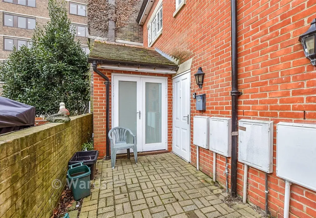 Patio/Decking.. - Queens Courtyard, Dover, Kent - Wards of Kent