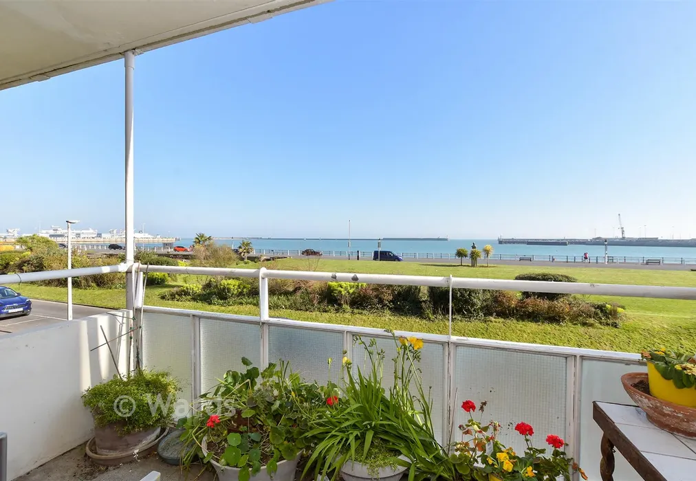 Balcony - The Gateway, Dover, Kent - Wards of Kent