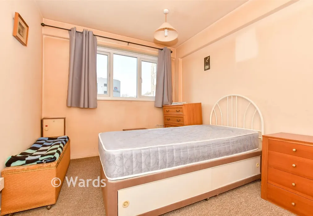 Bedroom 2 - The Gateway, Dover, Kent - Wards of Kent