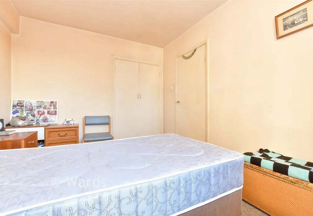 Bedroom 2 - The Gateway, Dover, Kent - Wards of Kent