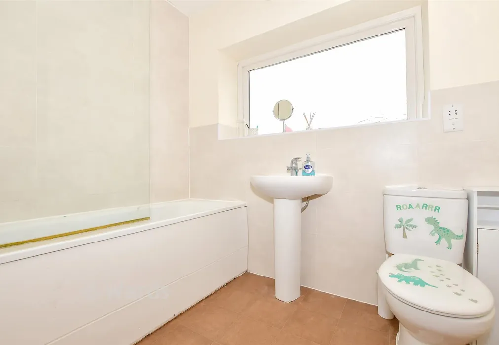 Bathroom - John Day Close, Maidstone, Kent - Wards of Kent
