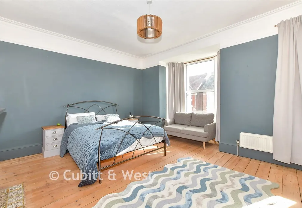 Bedroom 1 - Taswell Road, Southsea, Hampshire - Wards of Kent