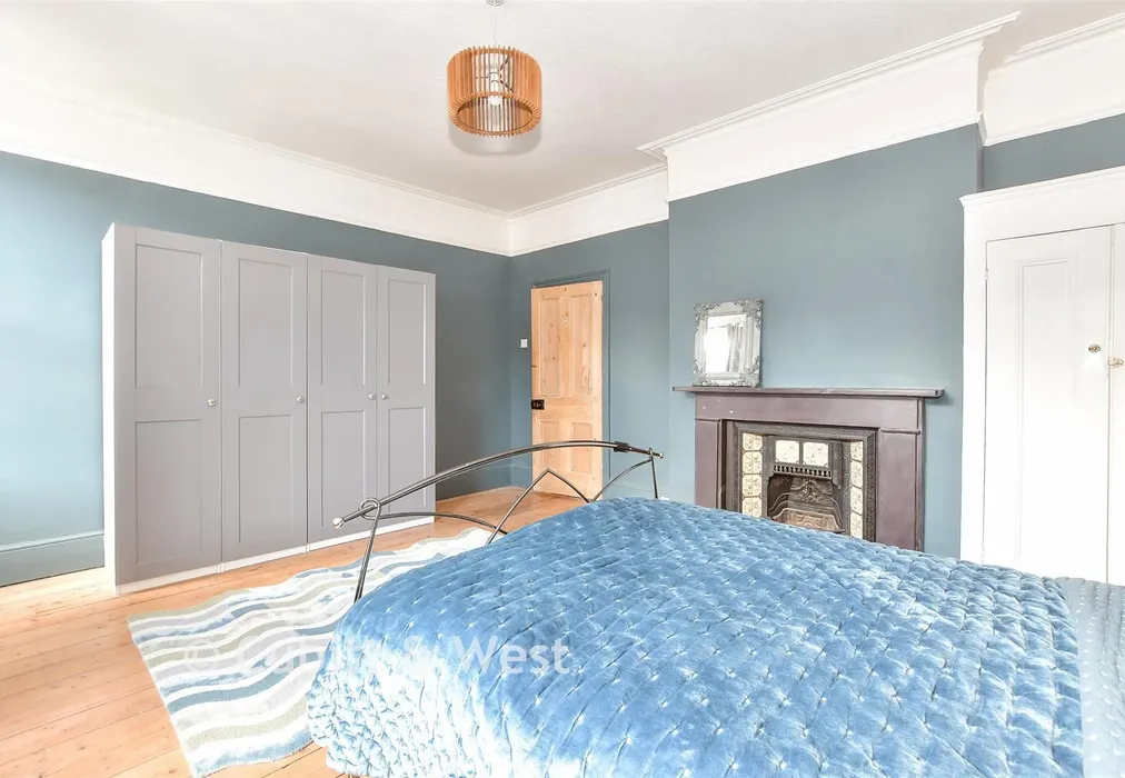 Bedroom 1 - Taswell Road, Southsea, Hampshire - Wards of Kent