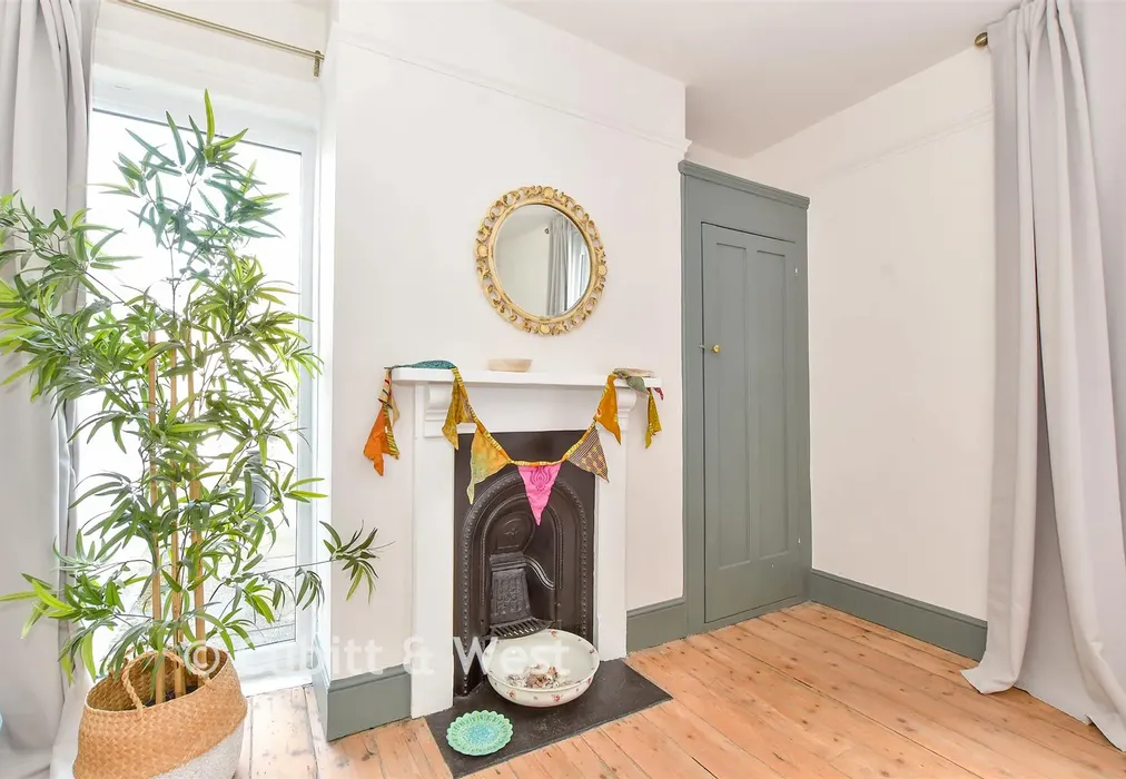 Internal Lifestyle Photograph - Taswell Road, Southsea, Hampshire - Wards of Kent