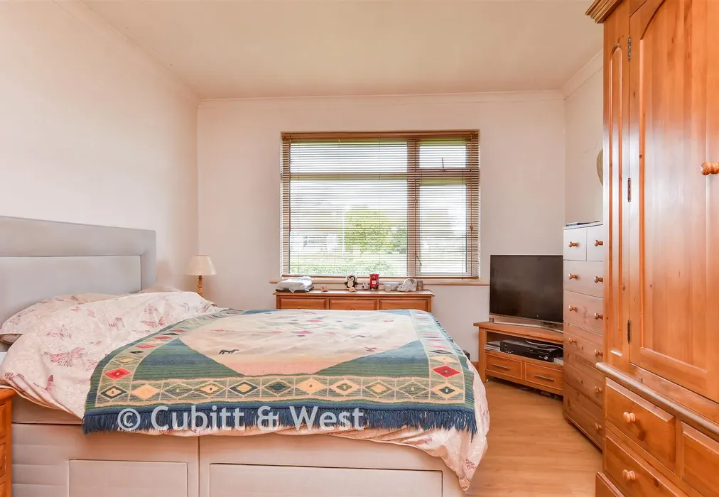Bedroom 1 - Palatine Road, Goring-By-Sea, Worthing, West Sussex - Wards of Kent