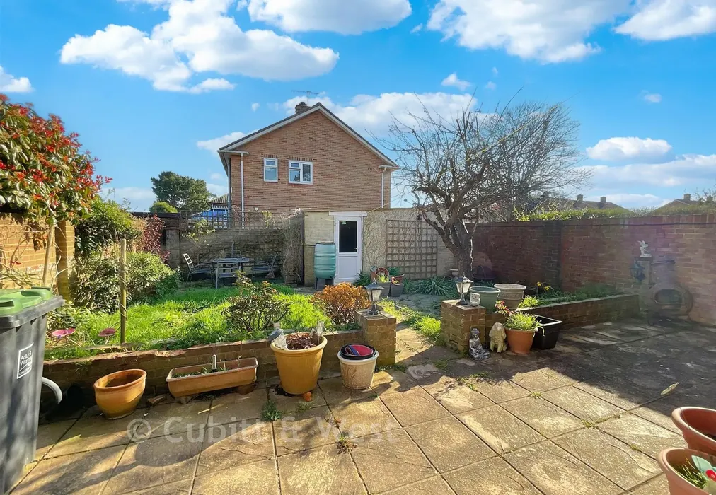 Garden - Palatine Road, Goring-By-Sea, Worthing, West Sussex - Wards of Kent