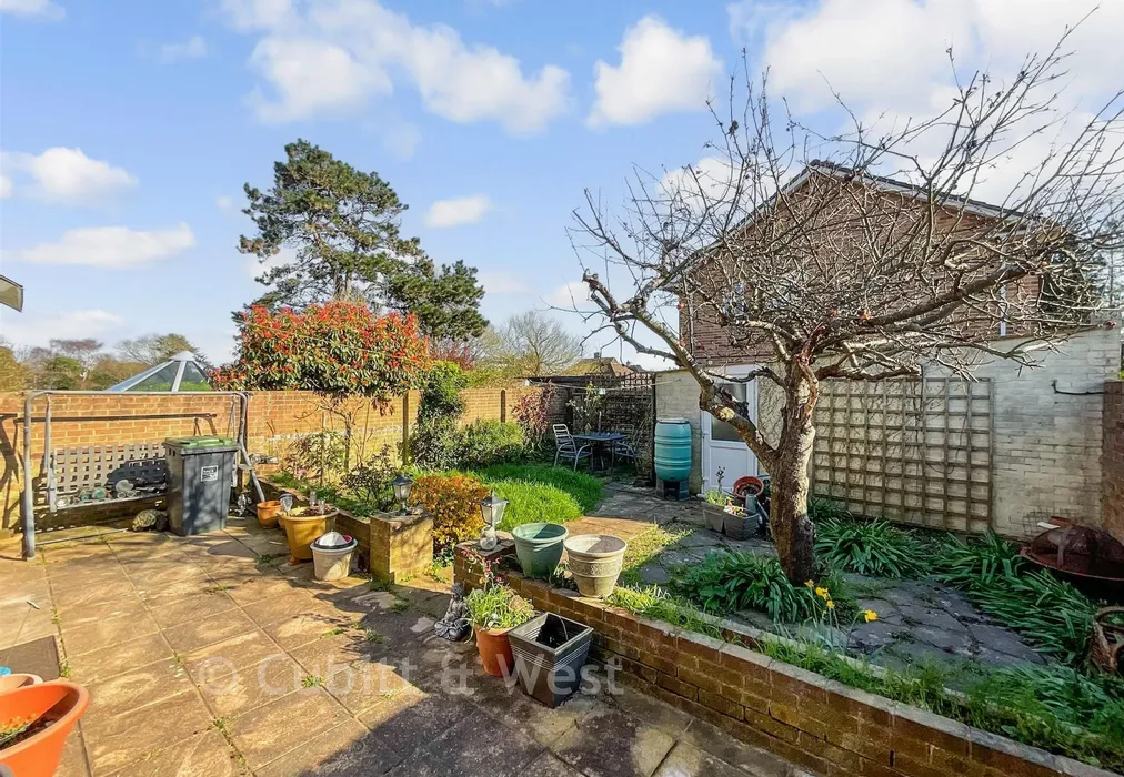Garden - Palatine Road, Goring-By-Sea, Worthing, West Sussex - Wards of Kent