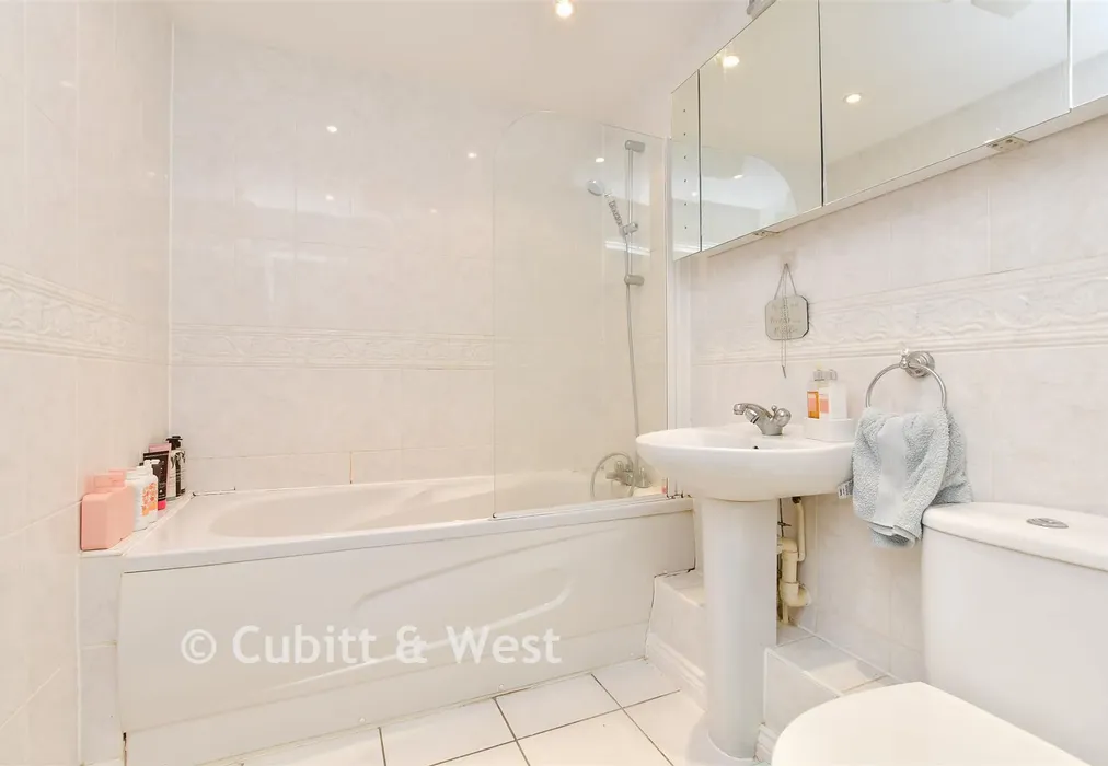 Bathroom - Eaton Road, Sutton, Surrey - Wards of Kent