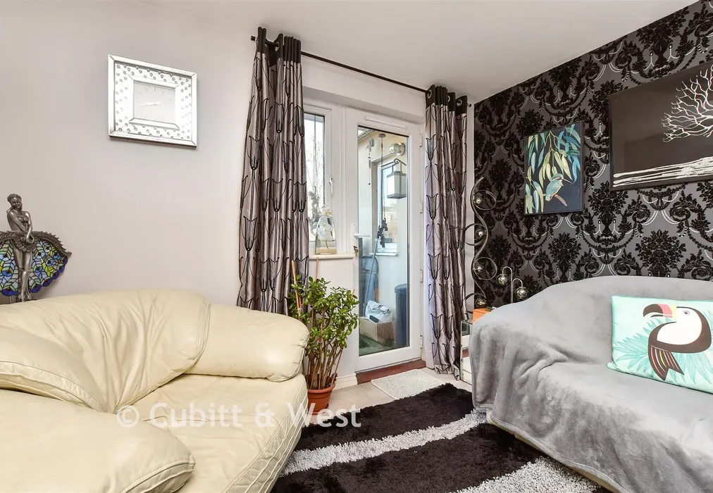 Lounge - Eaton Road, Sutton, Surrey - Wards of Kent