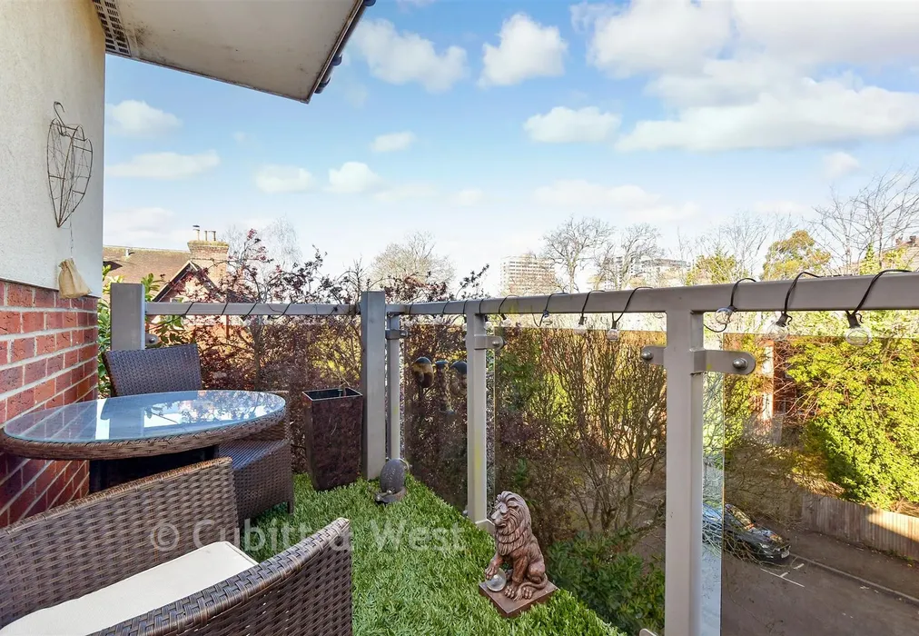 Balcony / Terrace - Eaton Road, Sutton, Surrey - Wards of Kent