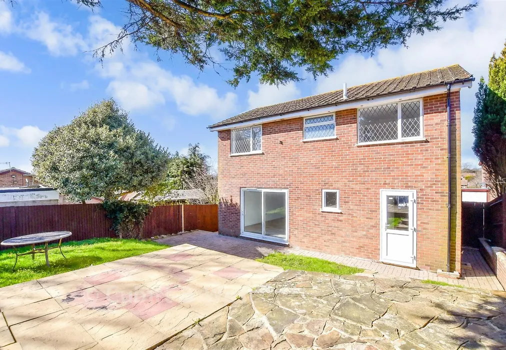 Rear Garden - Rustic Close, Peacehaven, East Sussex - Wards of Kent
