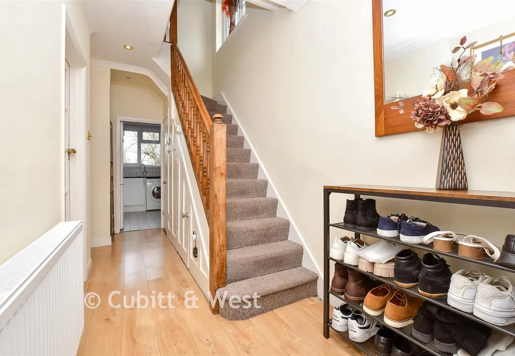Entrance Hall - Fairhaven Avenue, Shirley, Croydon, Surrey - Wards of Kent