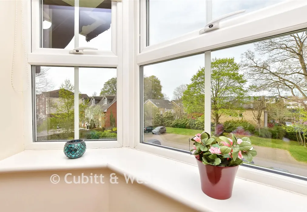 Internal Lifestyle Photograph - Pampisford Road, Purley, Surrey - Wards of Kent