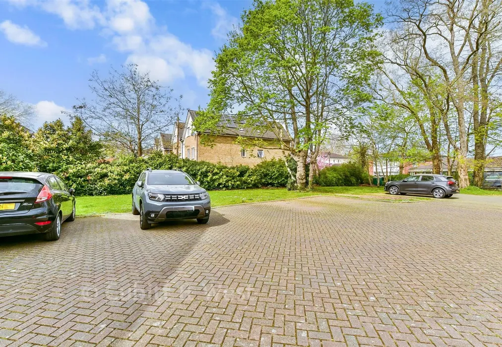 Driveway/Parking - Pampisford Road, Purley, Surrey - Wards of Kent