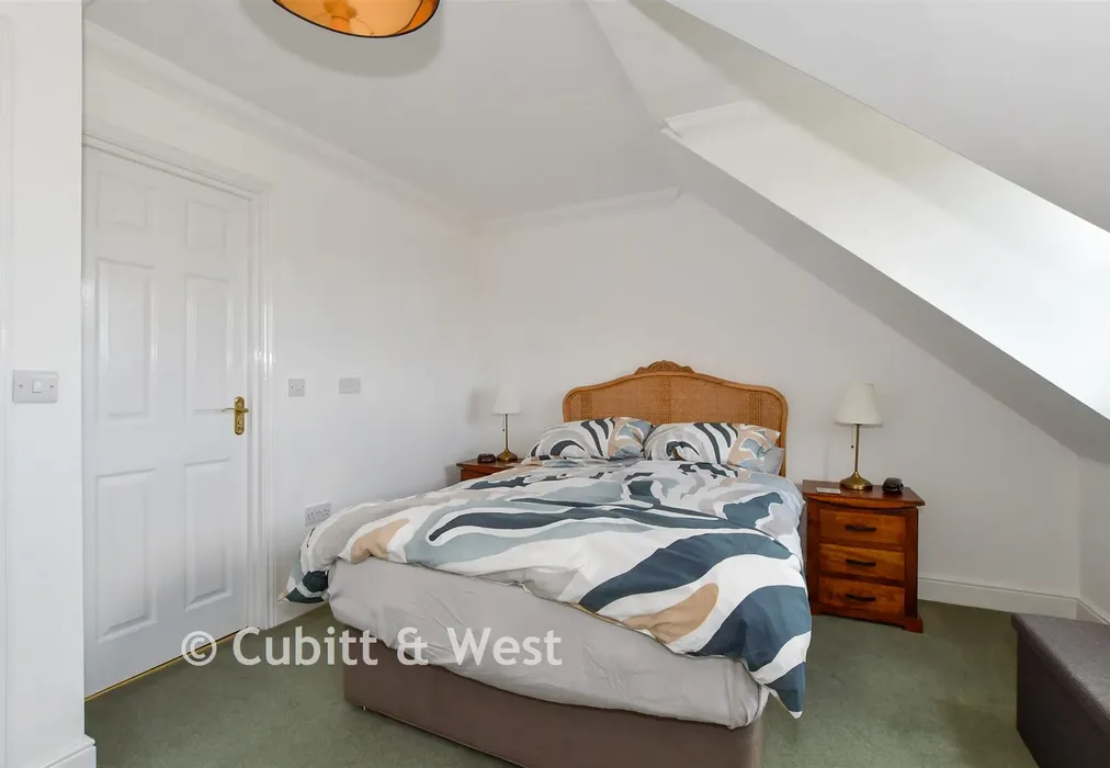 Bedroom 1 - Cobbetts Mews, Pulborough, West Sussex - Wards of Kent