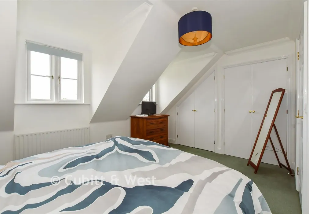 Bedroom 1 - Cobbetts Mews, Pulborough, West Sussex - Wards of Kent