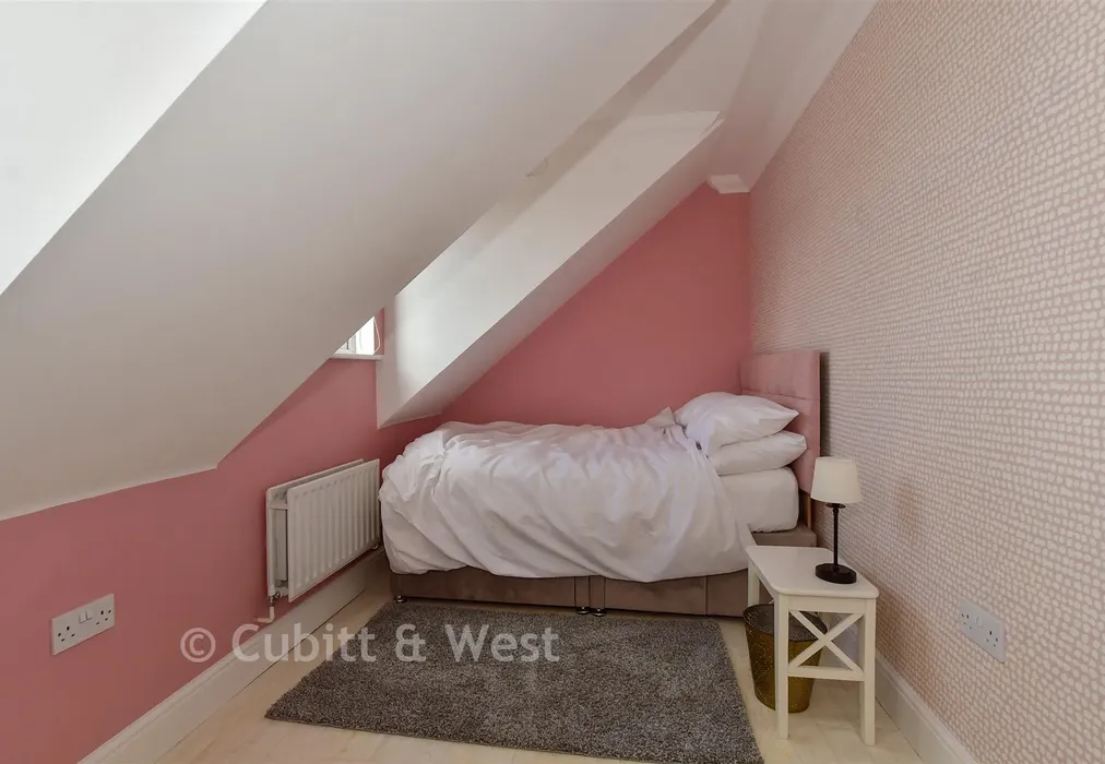 Bedroom 2 - Cobbetts Mews, Pulborough, West Sussex - Wards of Kent